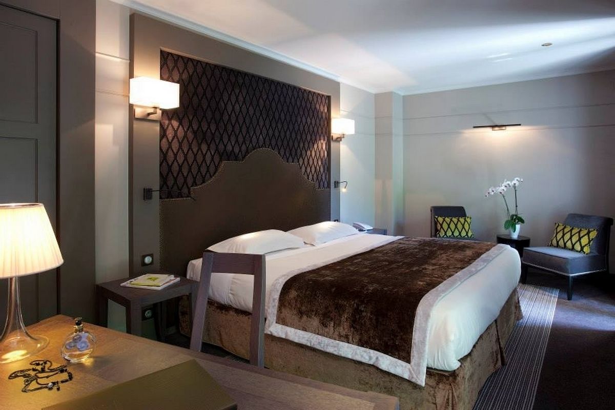 premium bedding, in-room safe, desk, blackout curtains