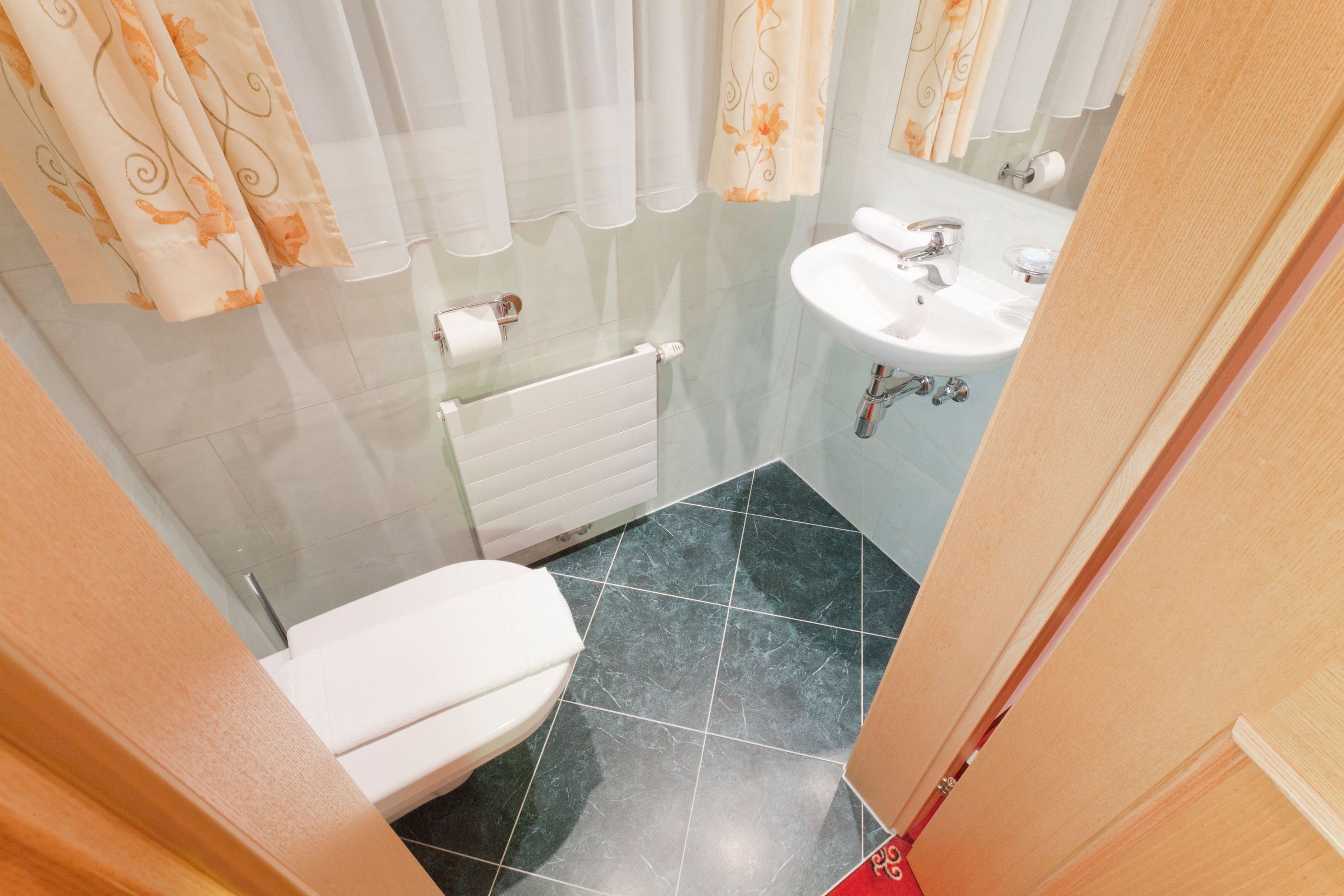 standard double room, 1 bedroom, mountain view | bathroom | hair dryer, bathrobes, slippers, towels