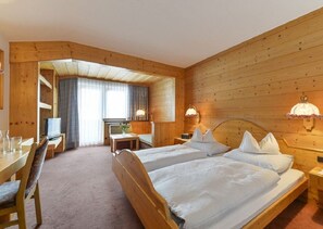 Double Room, Balcony, Mountain View | Desk, soundproofing, iron/ironing board, free WiFi - Bergheim (Lech am Arlberg)