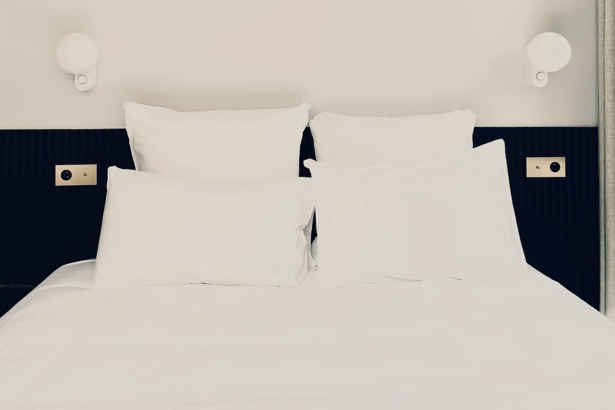 Ropa de cama de alta calidad, escritorio, insonorización y wifi gratis