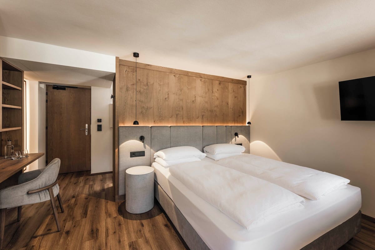 Deluxe Double Room, Mountain View | Minibar, in-room safe, desk, laptop workspace