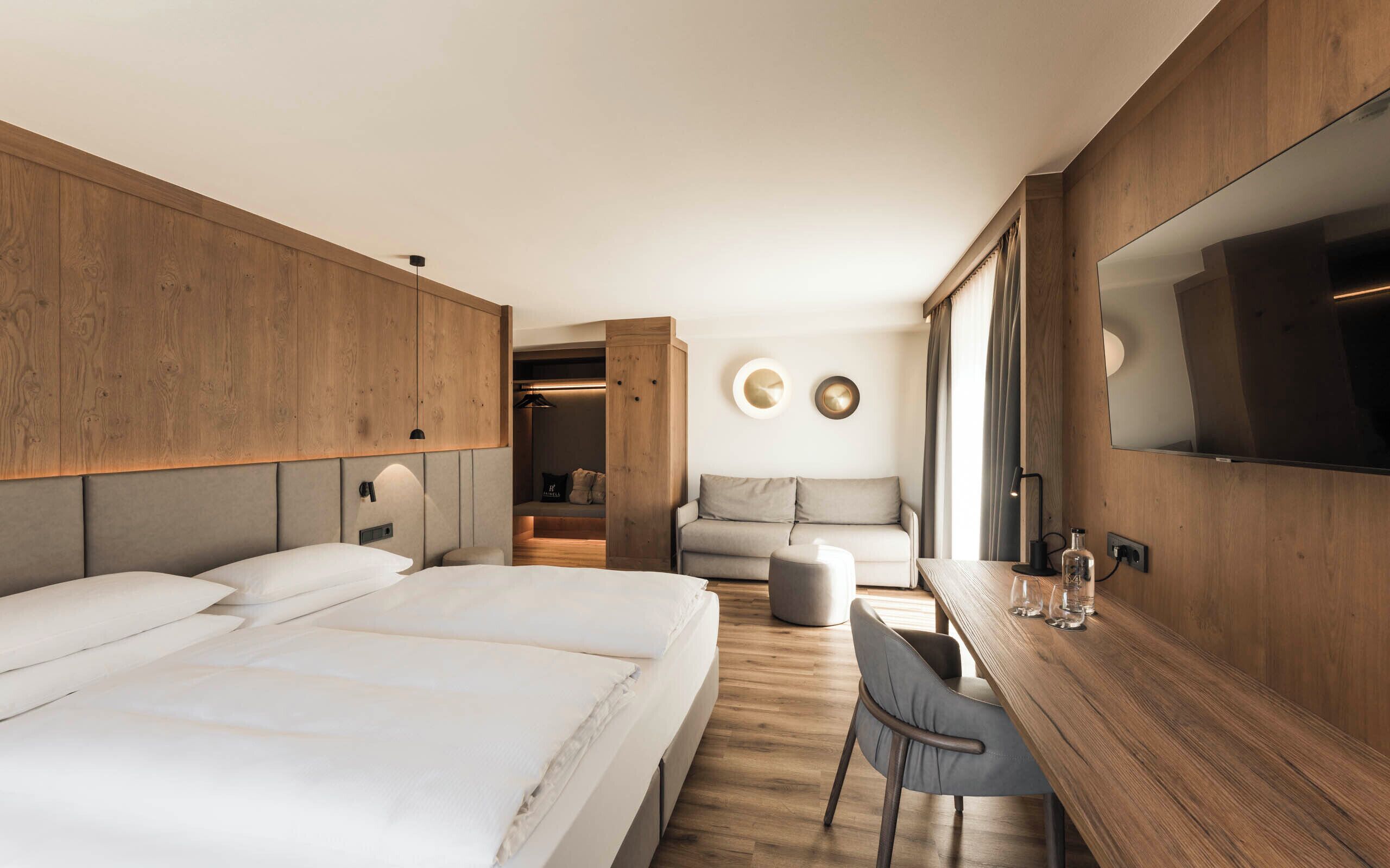 Minibar, in-room safe, desk, laptop workspace