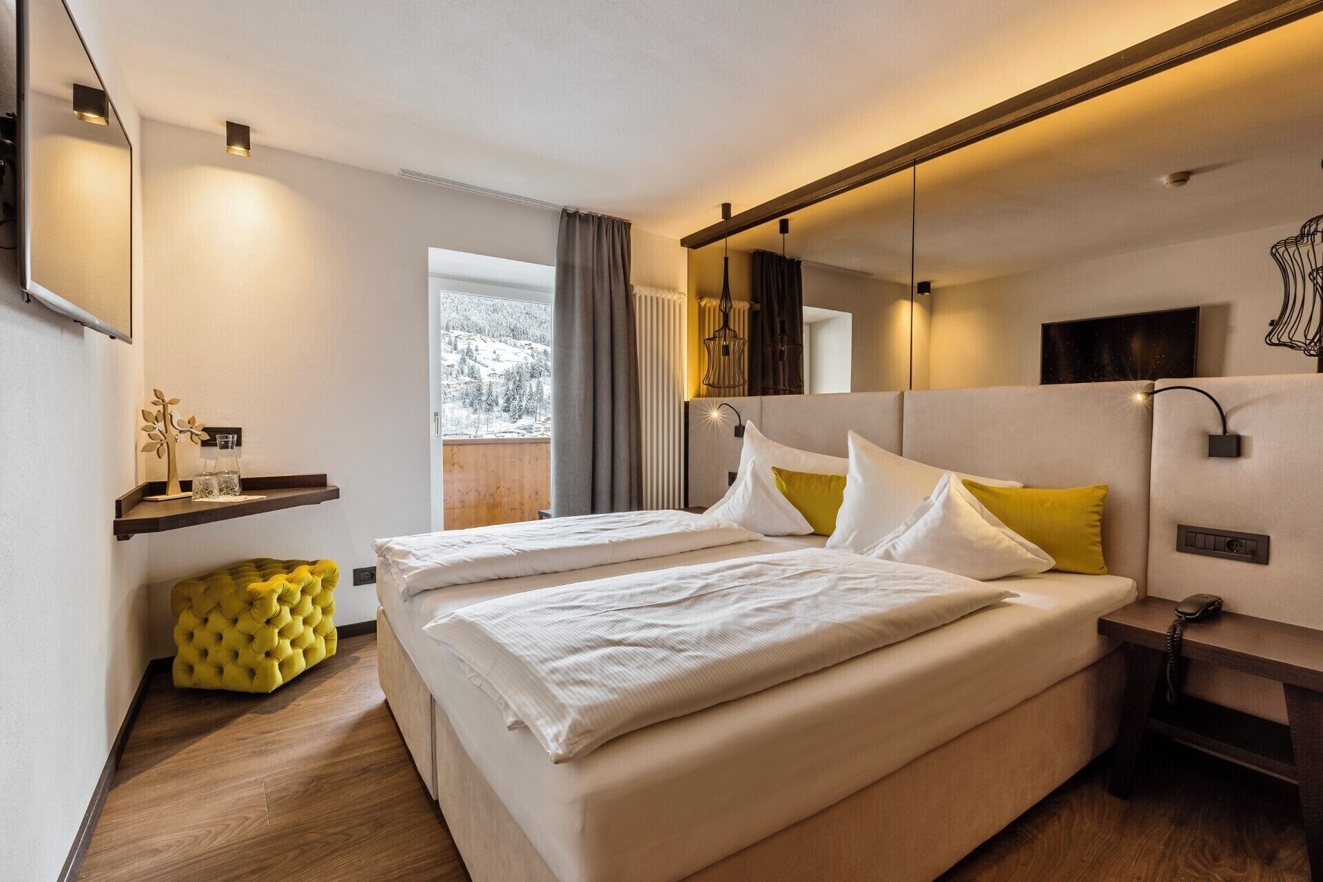 Double Room | Minibar, in-room safe, desk, laptop workspace