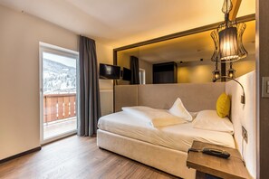 Einzelzimmer | Minibar, Zimmersafe, Schreibtisch, laptopgeeigneter Arbeitsplatz