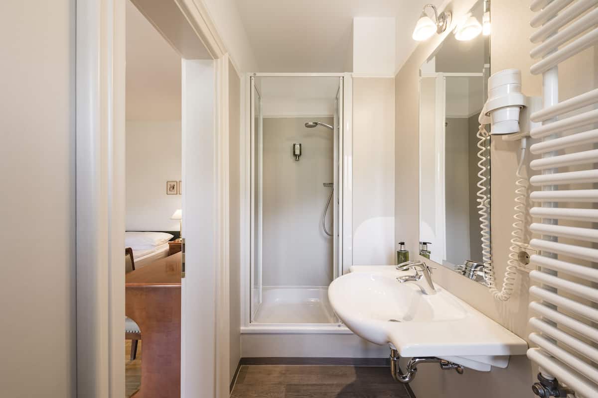 single room | bathroom | hair dryer, bathrobes, bidet, towels