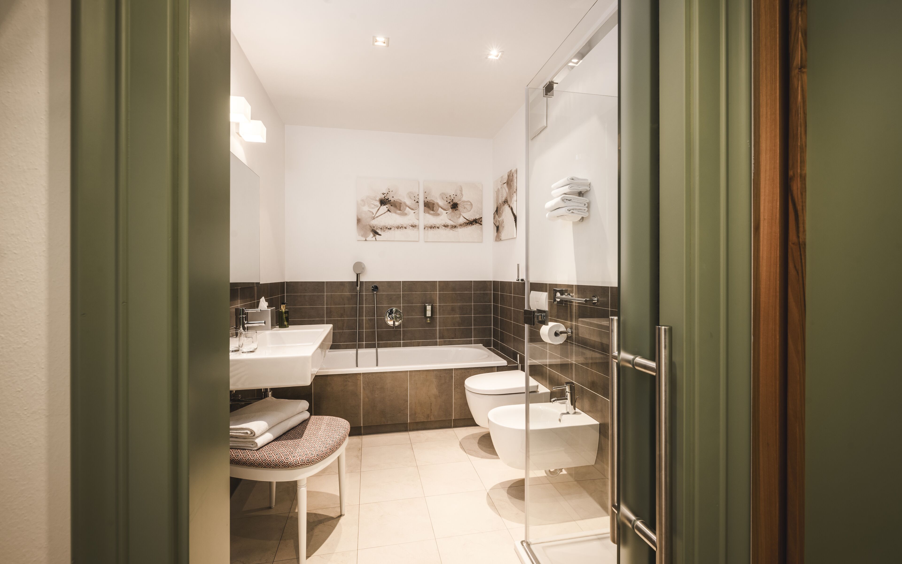 junior suite | bathroom | hair dryer, bathrobes, bidet, towels
