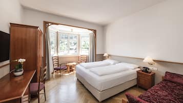 Quarto conforto | Roupas de cama premium, frigobar, cofres nos quartos, escrivaninha