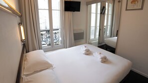 Phòng đôi | Bàn, phòng cách âm, bàn ủi/dụng cụ ủi quần áo 