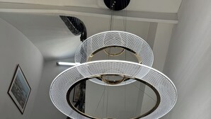 A staircase with a modern chandelier. - Hotel des Grands Hommes - Bordeaux Centre (Bordeaux)