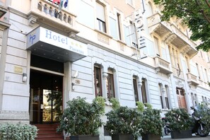 Property entrance - Hotel Piacenza (Milan)
