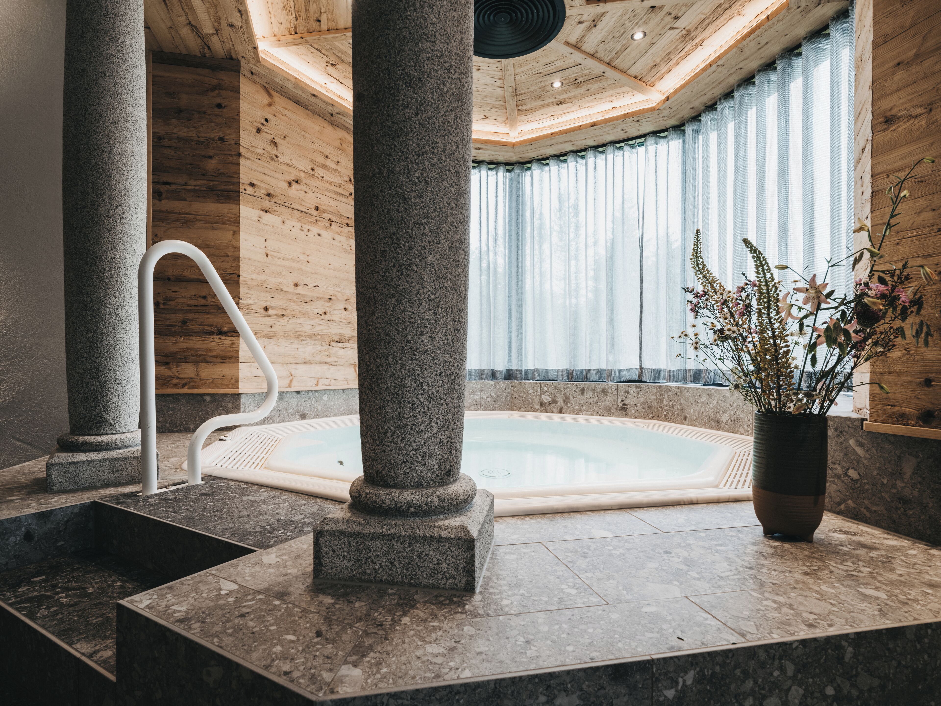 sauna, hot tub, steam room, 2 treatment rooms, massages