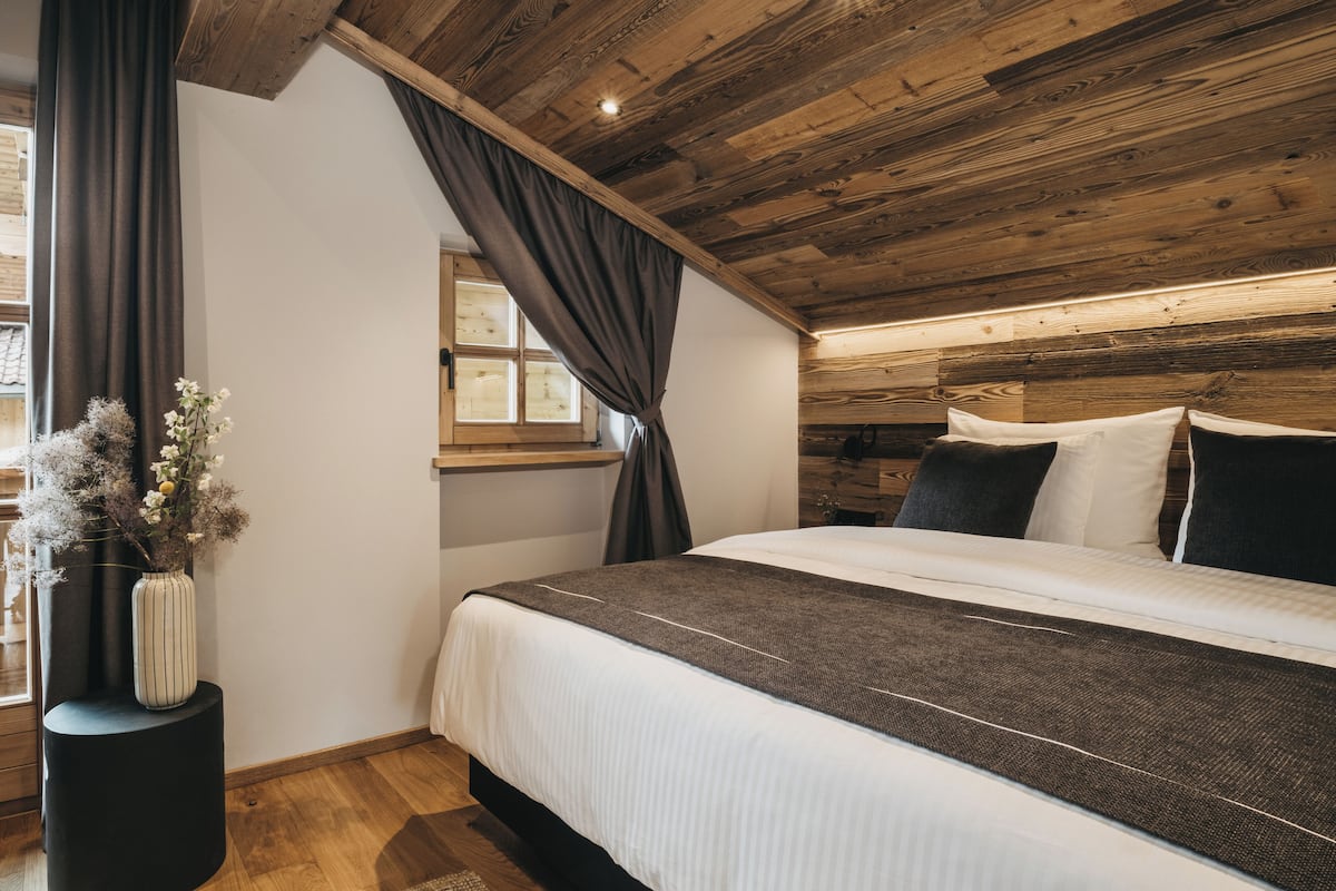 Drei Zimmer Apartment Superior | 2 bedrooms, in-room safe, free WiFi, bed sheets