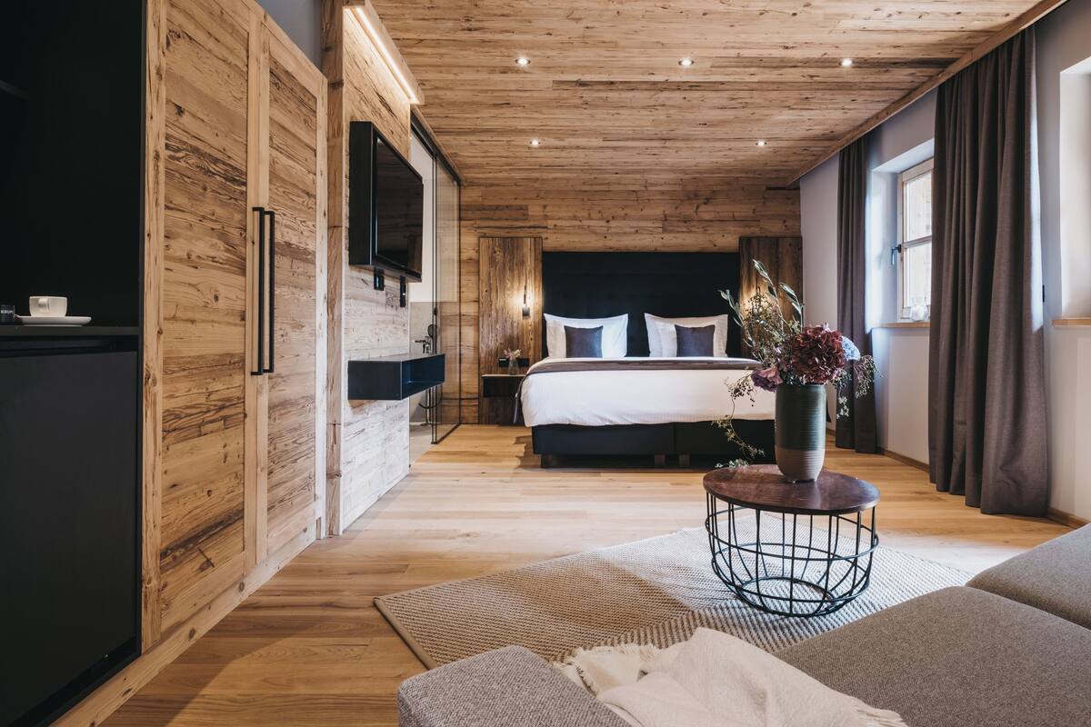 2 bedrooms, in-room safe, free wifi, bed sheets