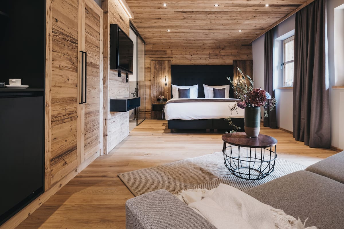 2 bedrooms, in-room safe, free WiFi, bed sheets