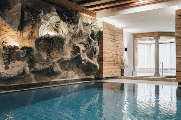 Indoor pool, seasonal outdoor pool, sun loungers