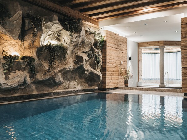 Indoor pool, seasonal outdoor pool, pool loungers