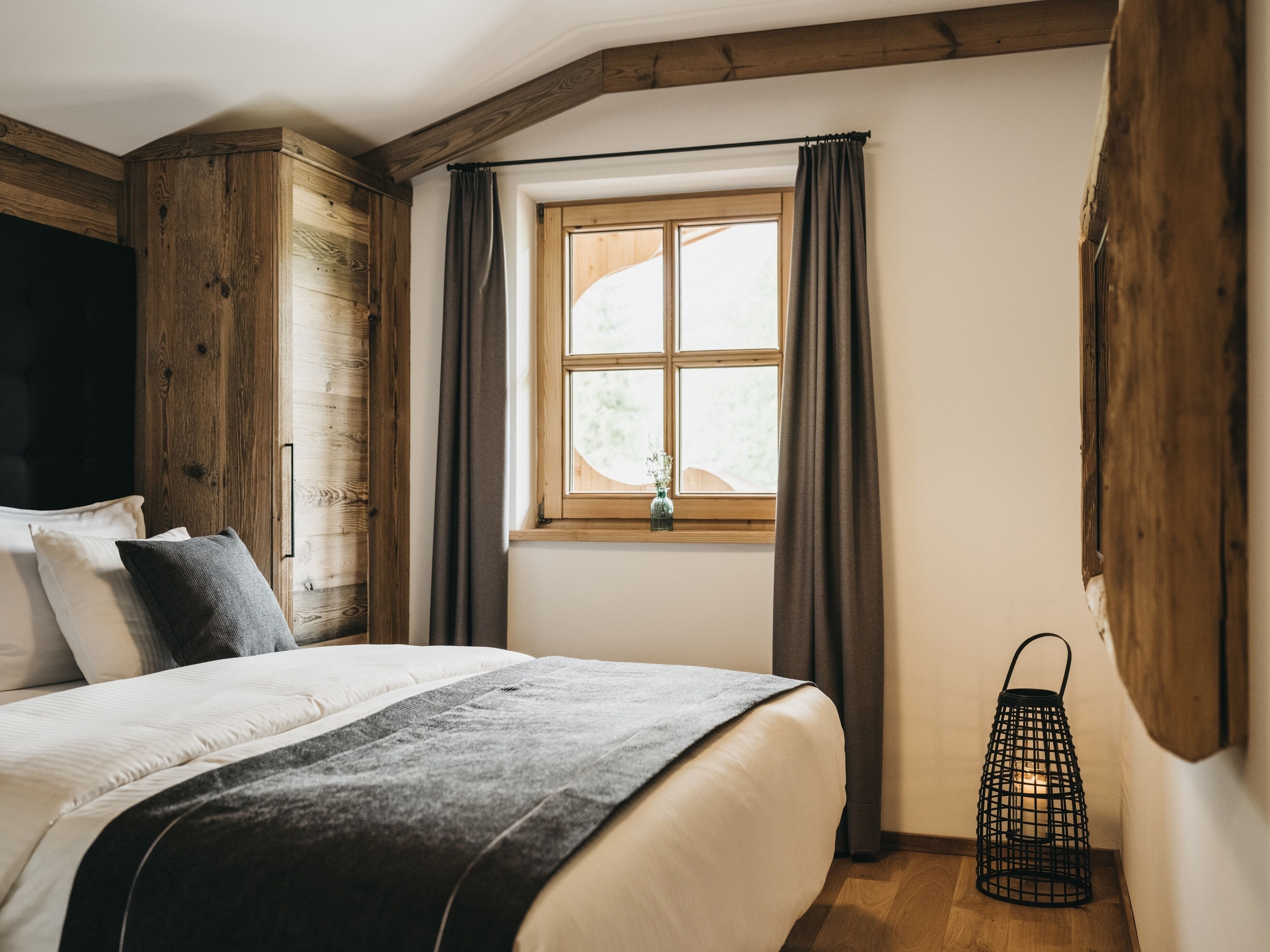 Safe på rommet, wi-fi (inkludert) og sengetøy