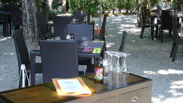 Lunch and dinner served, French cuisine