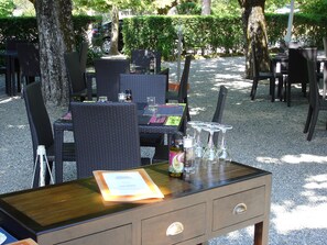Lunch and dinner served, French cuisine