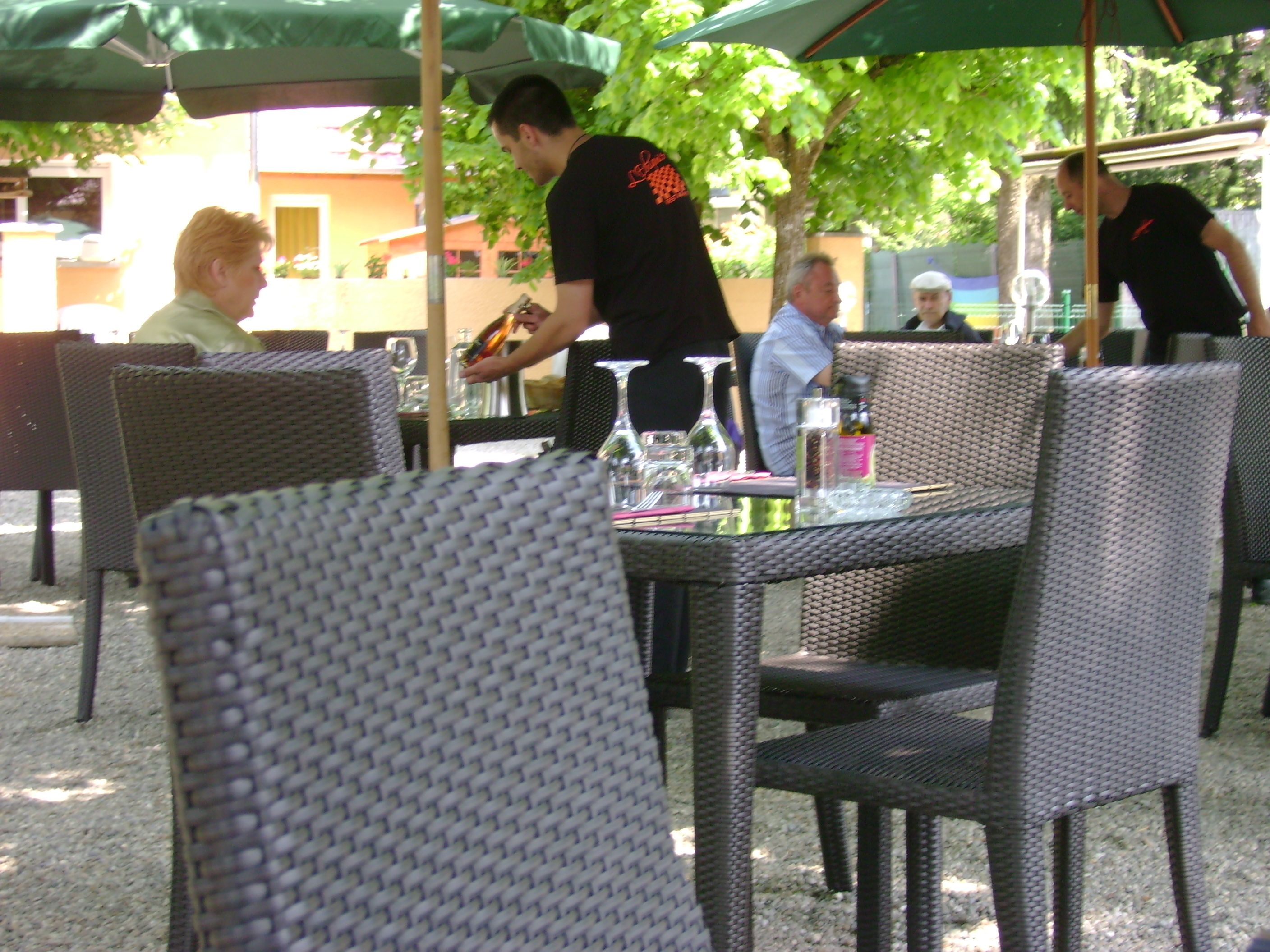 lunch and dinner served, french cuisine