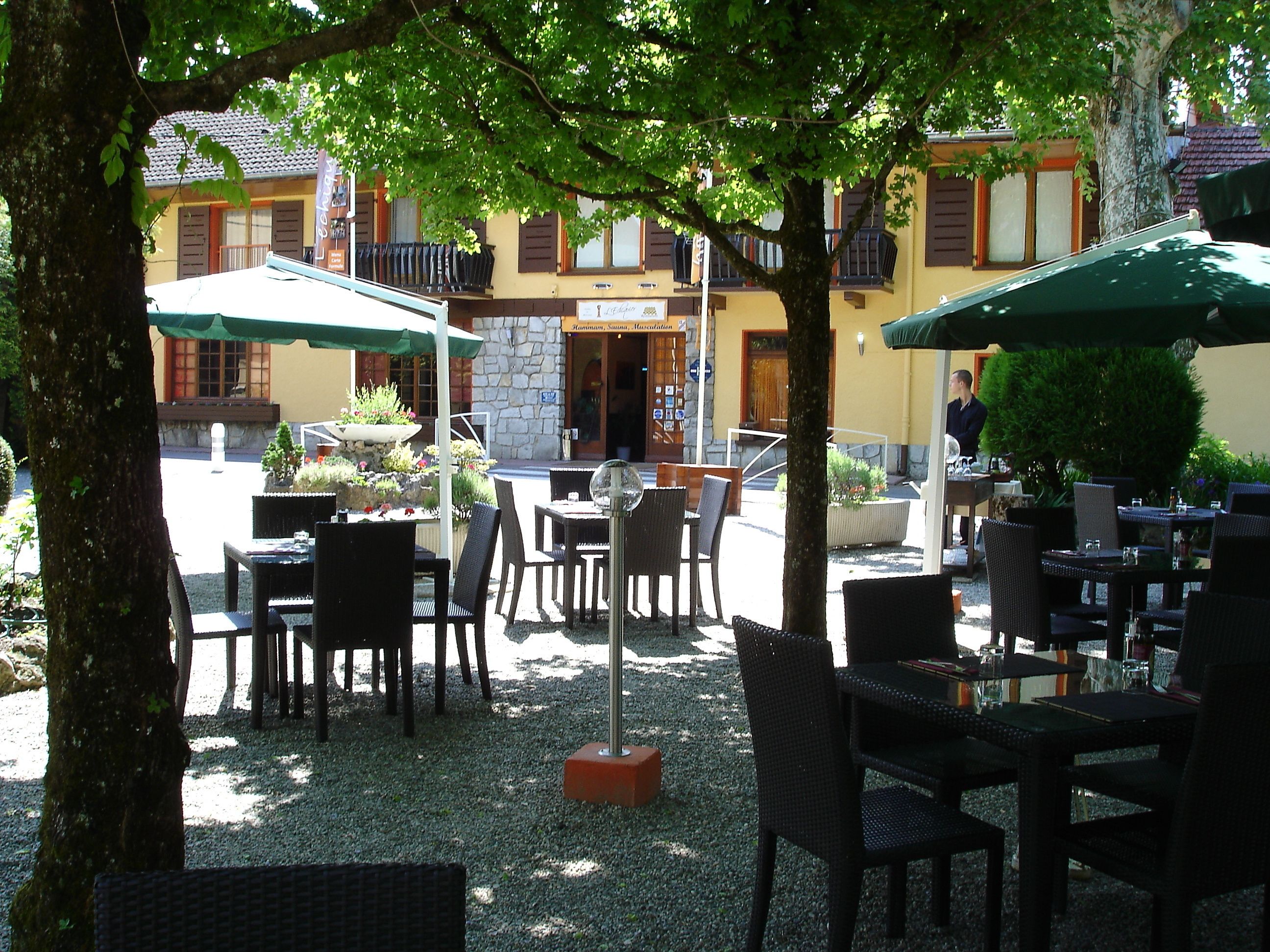 lunch and dinner served, french cuisine