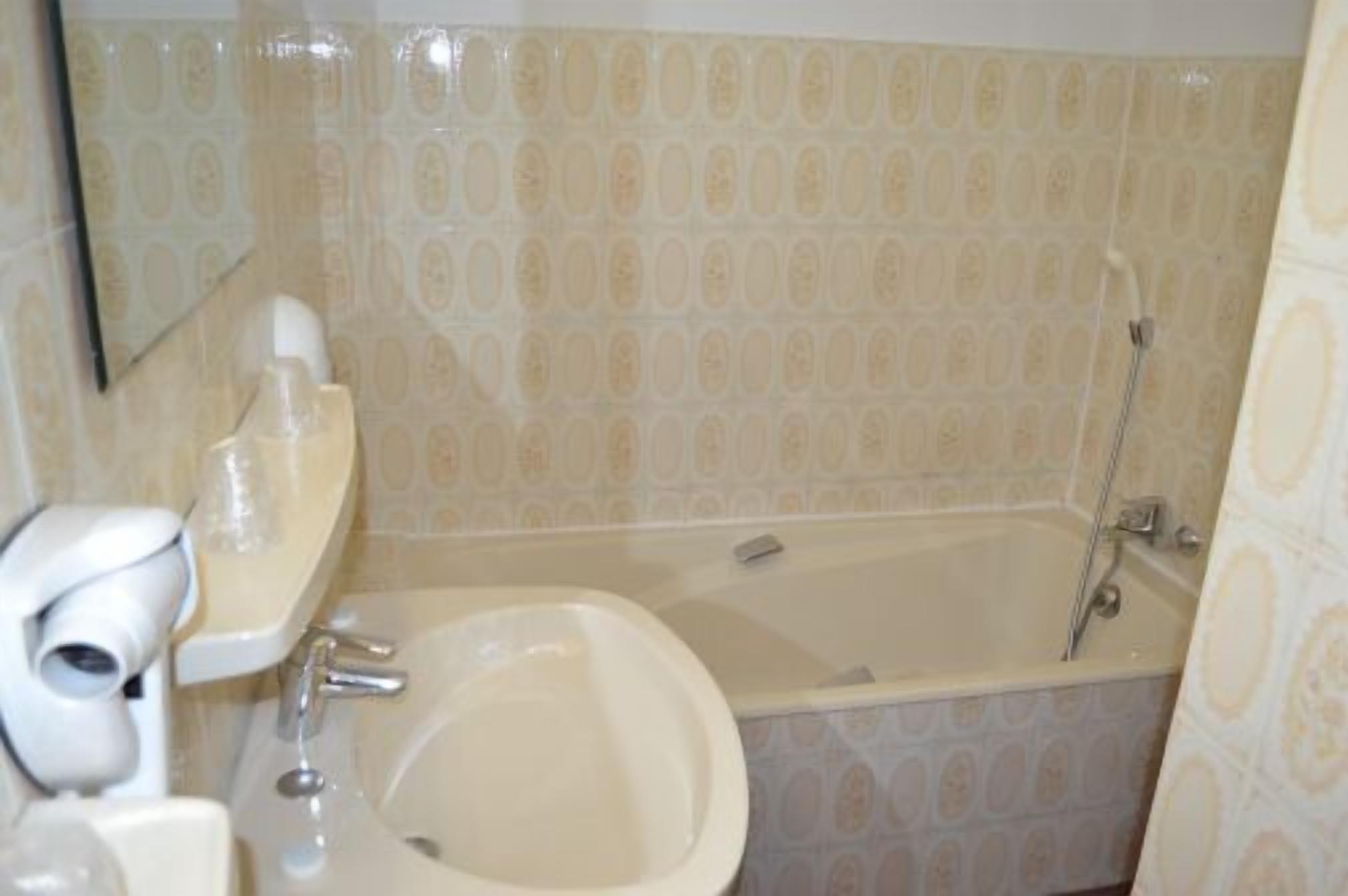 bathtub, free toiletries, hair dryer, towels