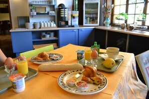 Daily buffet breakfast (EUR 11.00 per person)