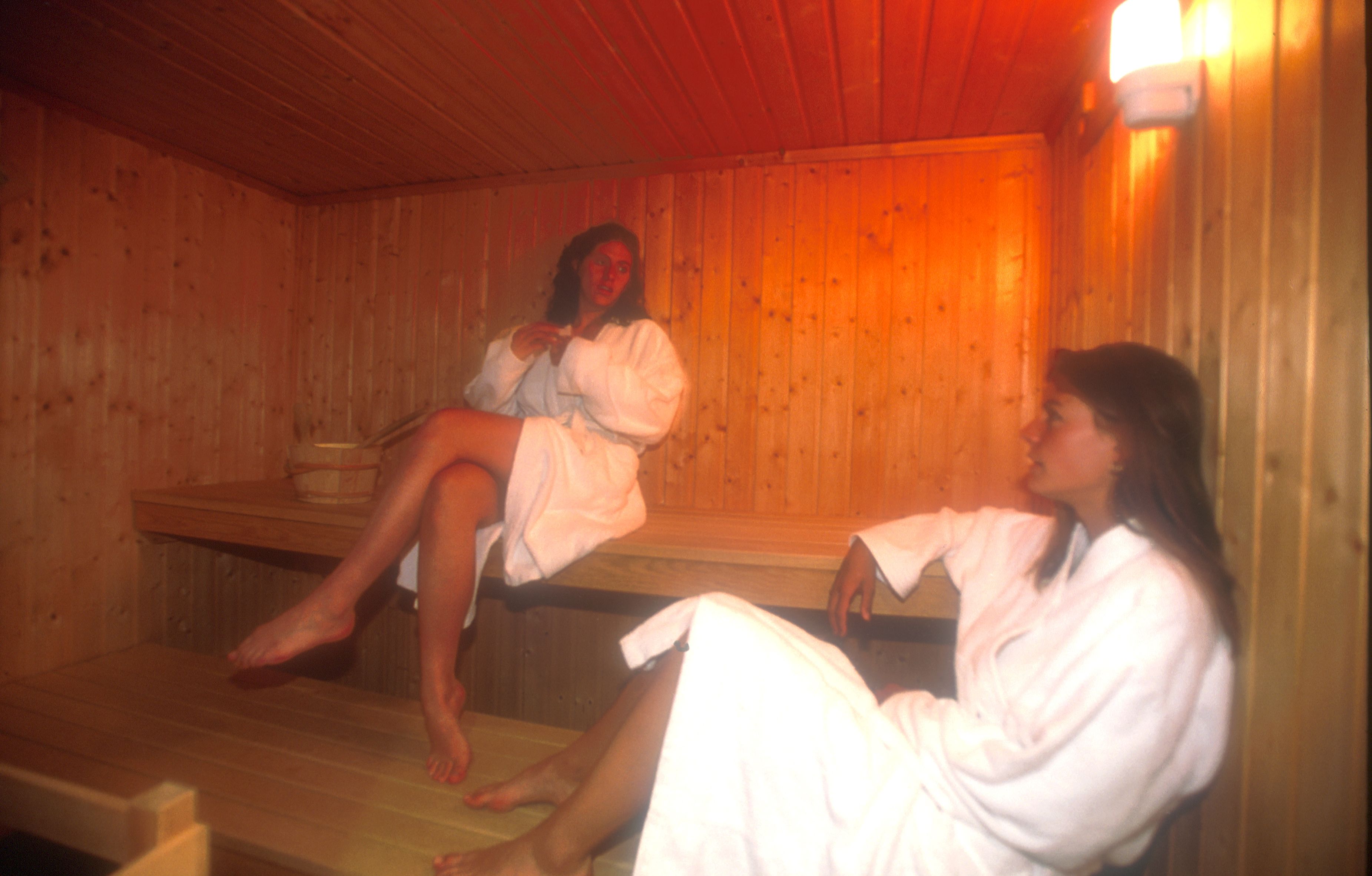 sauna, steam room, detox wraps, 1 treatment room