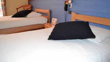 Comfort Twin Room | Desk, iron/ironing board, free cots/infant beds, free WiFi