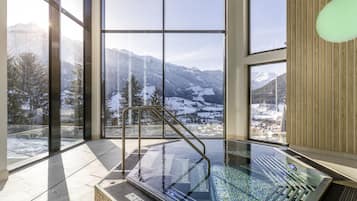 Indoor spa tub