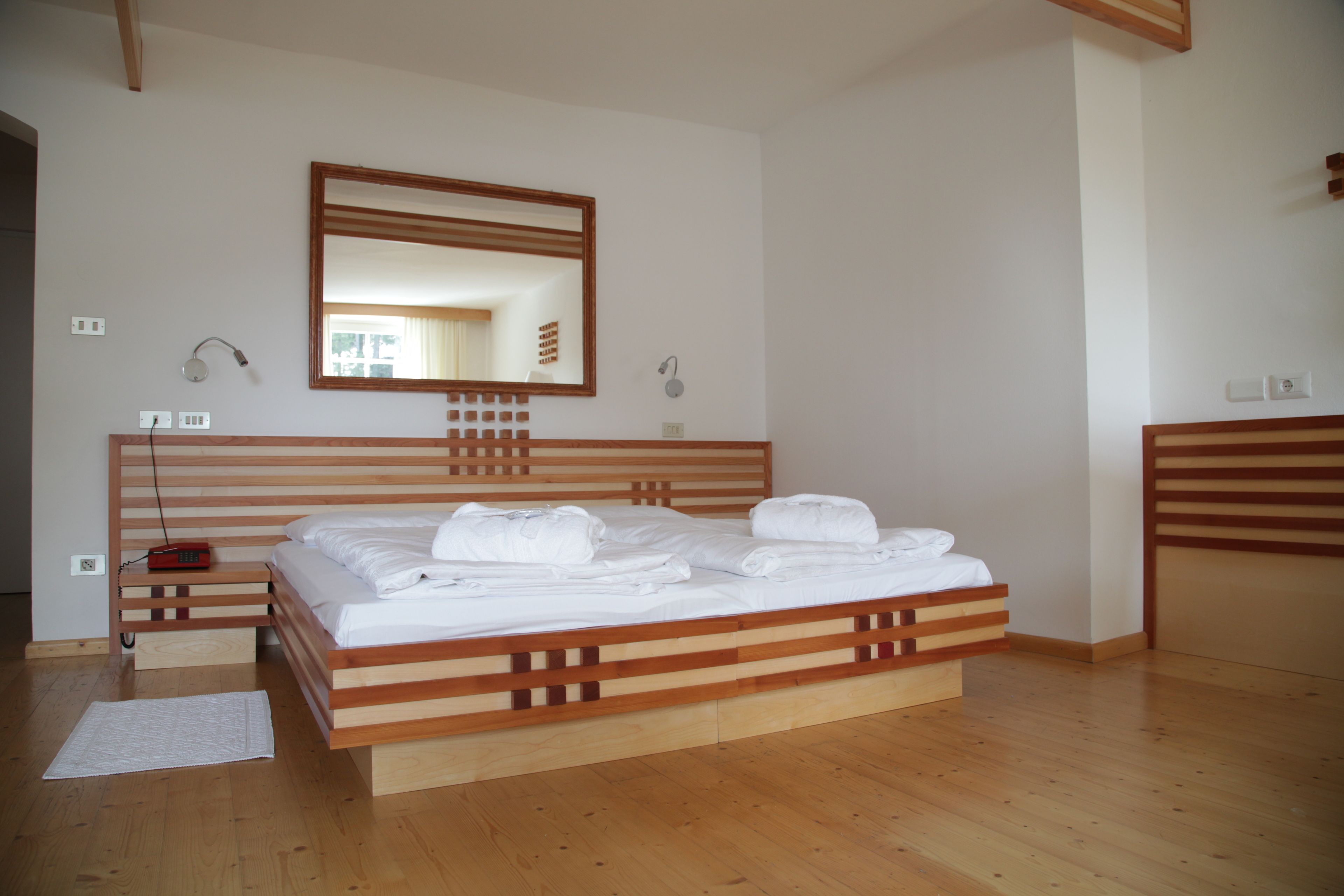 1 habitación, cubrecamas, minibar y caja de seguridad en la habitación 