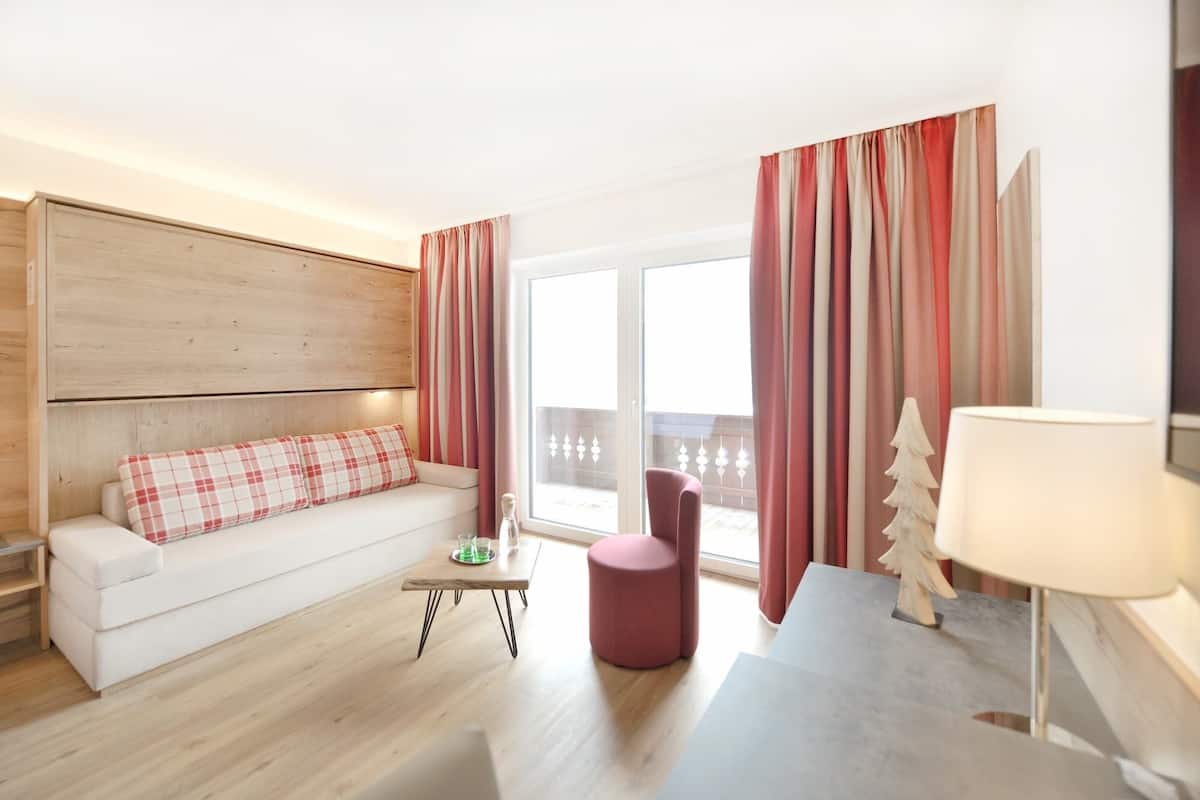 junior suite, balcony, mountain view (hoher riffler) | living area | 49-inch flat-screen tv with cable channels, tv