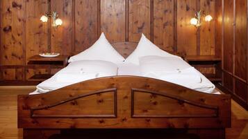 Double Room, Balcony, Mountain View (Nordkette) | In-room safe, desk, blackout drapes, free cribs/infant beds