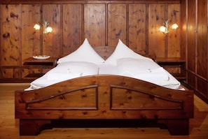 Double Room, Balcony, Mountain View (Nordkette) | In-room safe, desk, blackout drapes, free cribs/infant beds