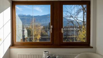 Deluxe-Doppelzimmer, mit Bad, Bergblick