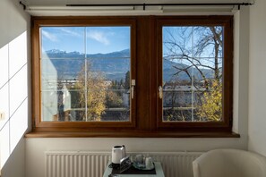 Chambre Double Deluxe, salle de bains attenante, vue montagne