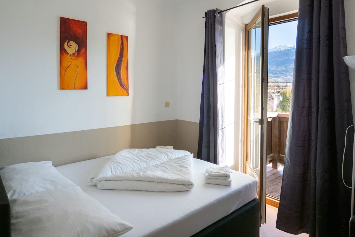 Chambre Double Supérieure, salle de bains attenante, vue montagne (und Balkon)