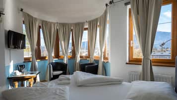 Deluxe Double Room, Ensuite, Mountain View | 1 bedroom