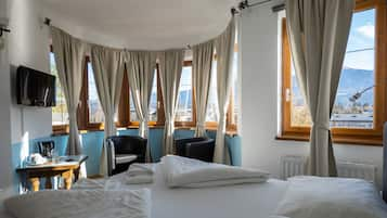 Chambre Double Deluxe, salle de bains attenante, vue montagne