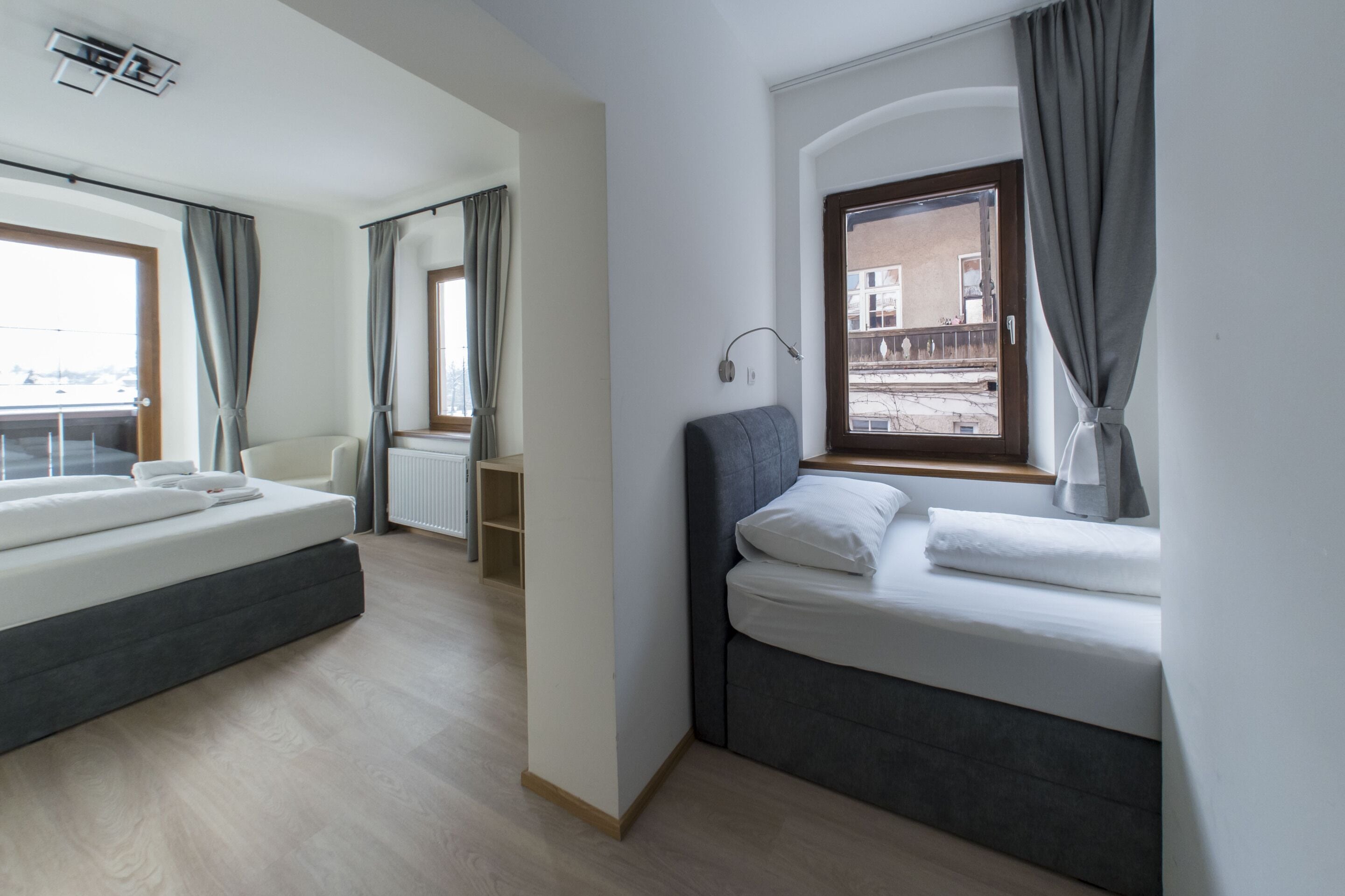 Premium driepersoonskamer, en-suite badkamer, uitzicht op bergen (und Balkon)