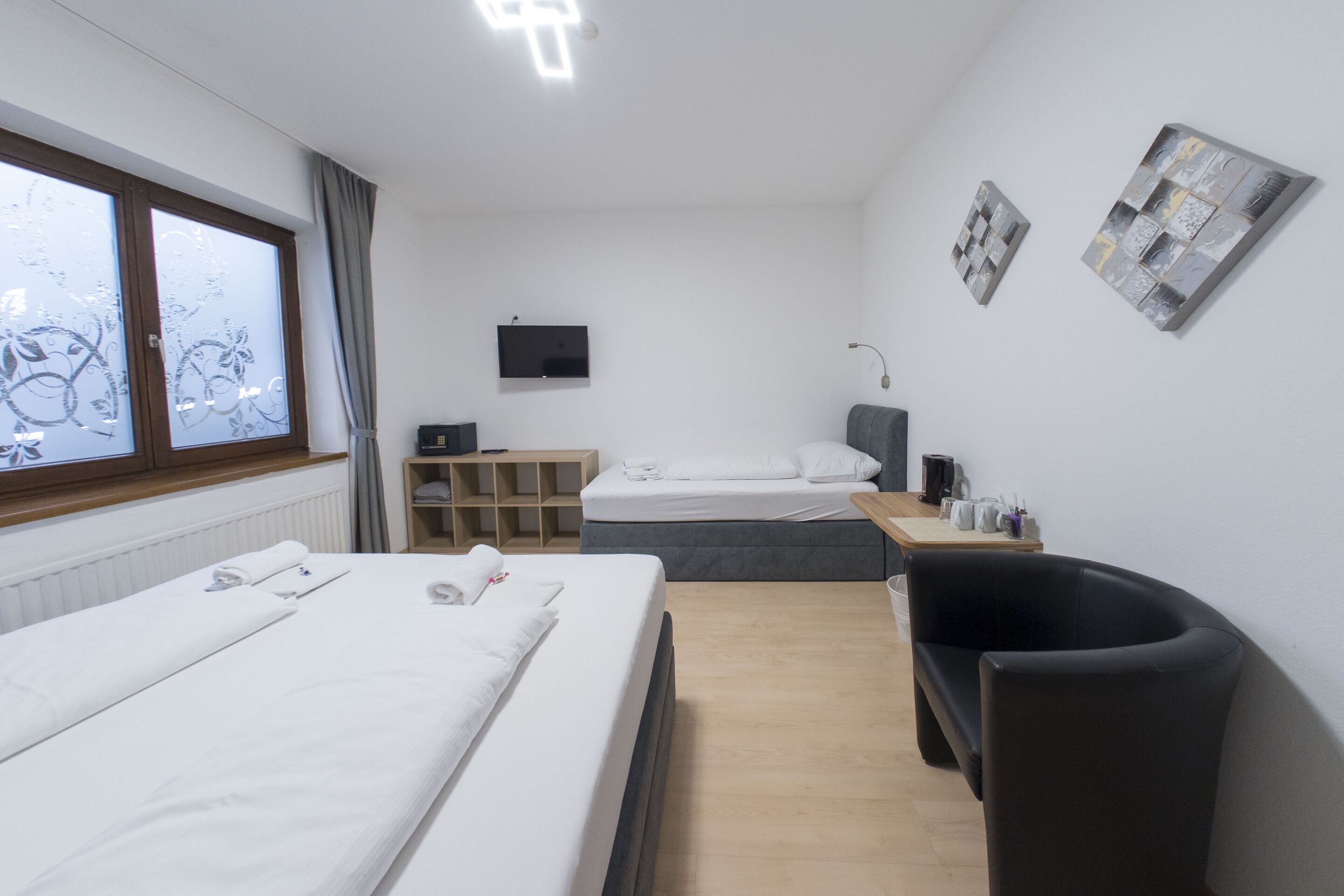 Driepersoonskamer, en-suite badkamer (Hangseite Blick)