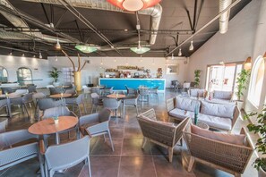 2 bars/lounges, 3 poolside bars, beach bar - Hotel Cala Martina (Santa Eulalia del Rio)