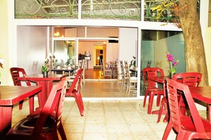 Porch - Hôtel Paradis (Marseille)