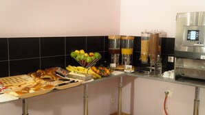Buffet déjeuner servi tous les jours en supplément