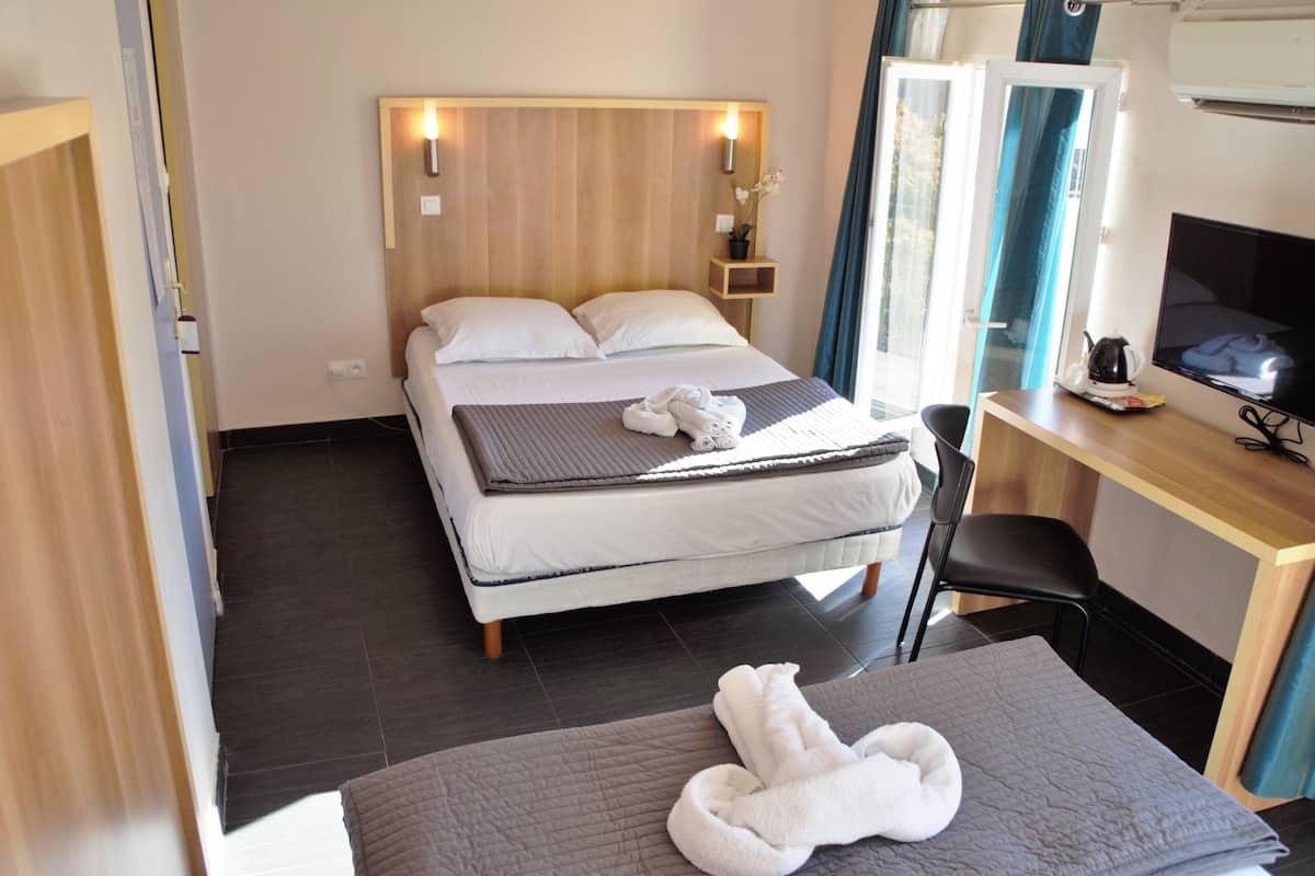 Minibar, in-room safe, desk, soundproofing