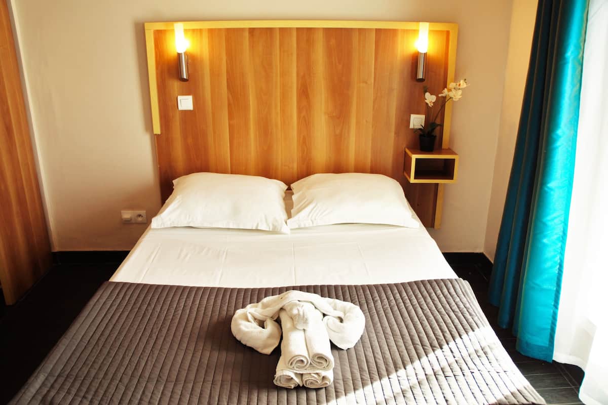 Minibar, in-room safe, desk, soundproofing