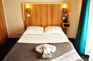 Minibar, in-room safe, desk, soundproofing - Hôtel Paradis (Marseille)
