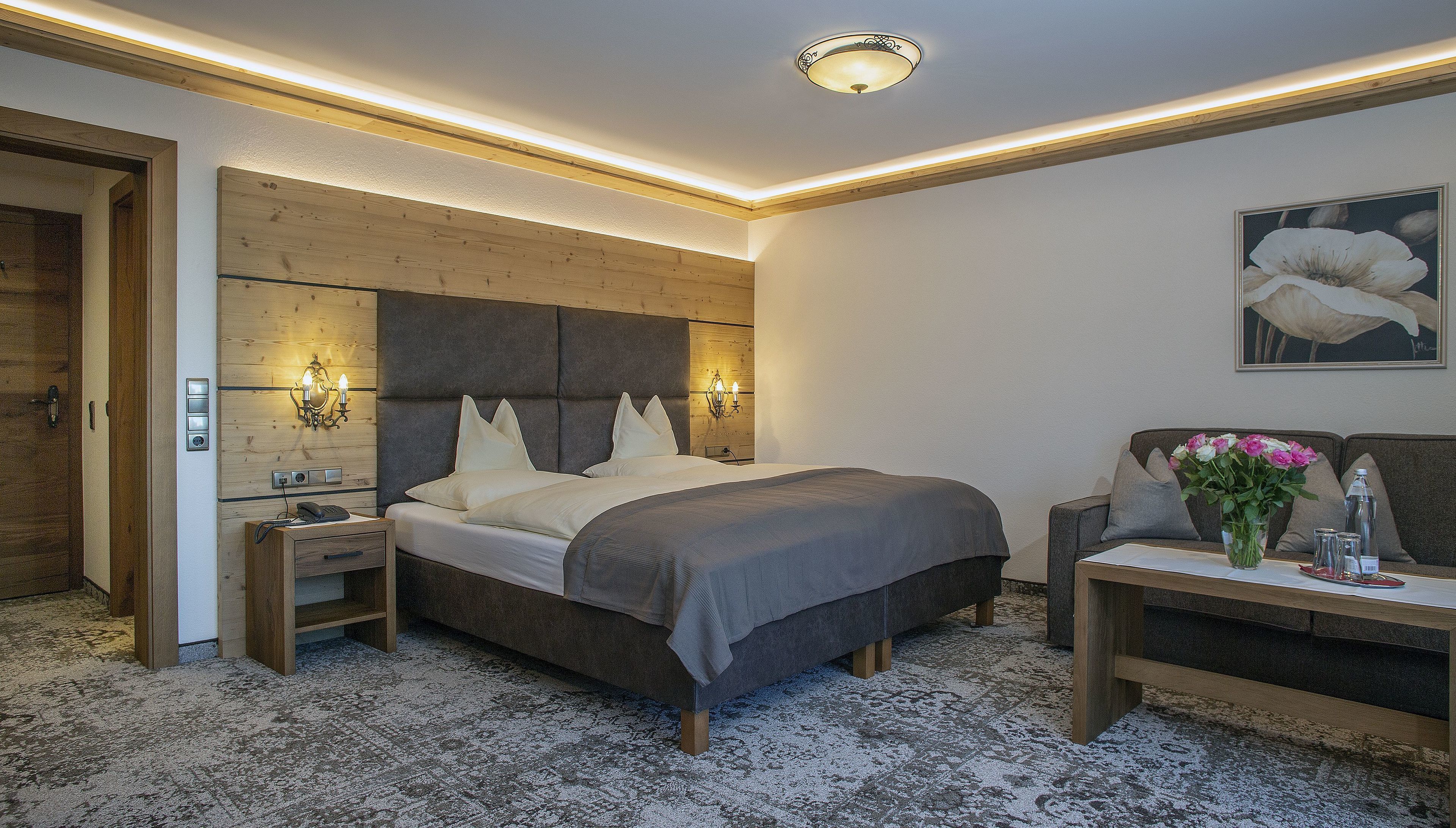 Standard-Doppelzimmer, Balkon, Bergblick | Pillowtop-Betten, Zimmersafe, Verdunkelungsvorhänge