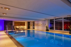 Piscine pour longueurs et exercice