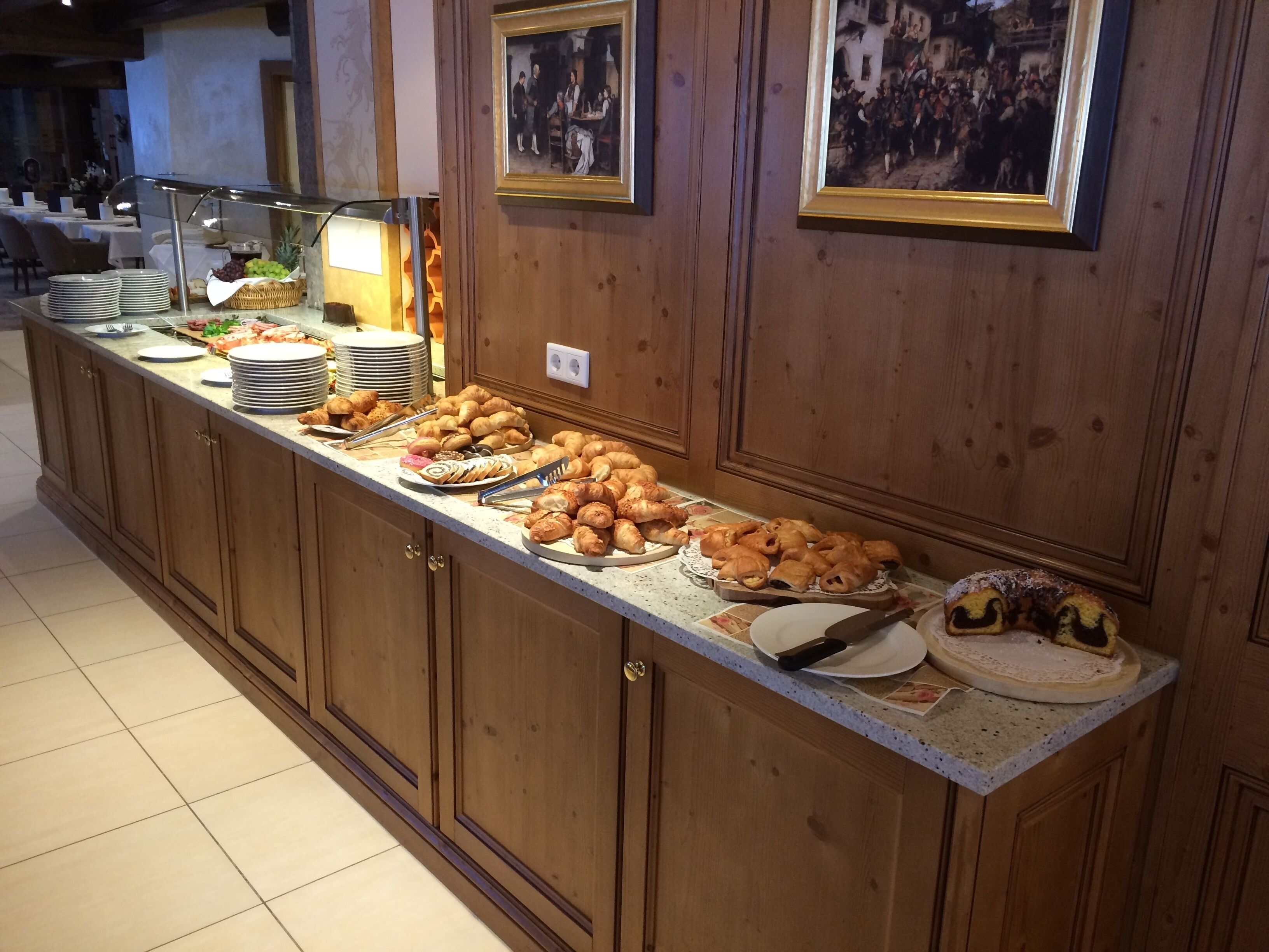 daily buffet breakfast for a fee